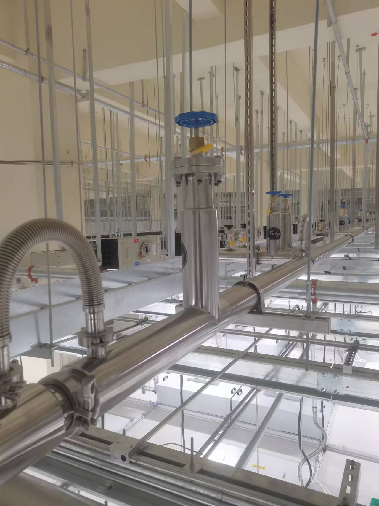 vacuum insulated pipe system