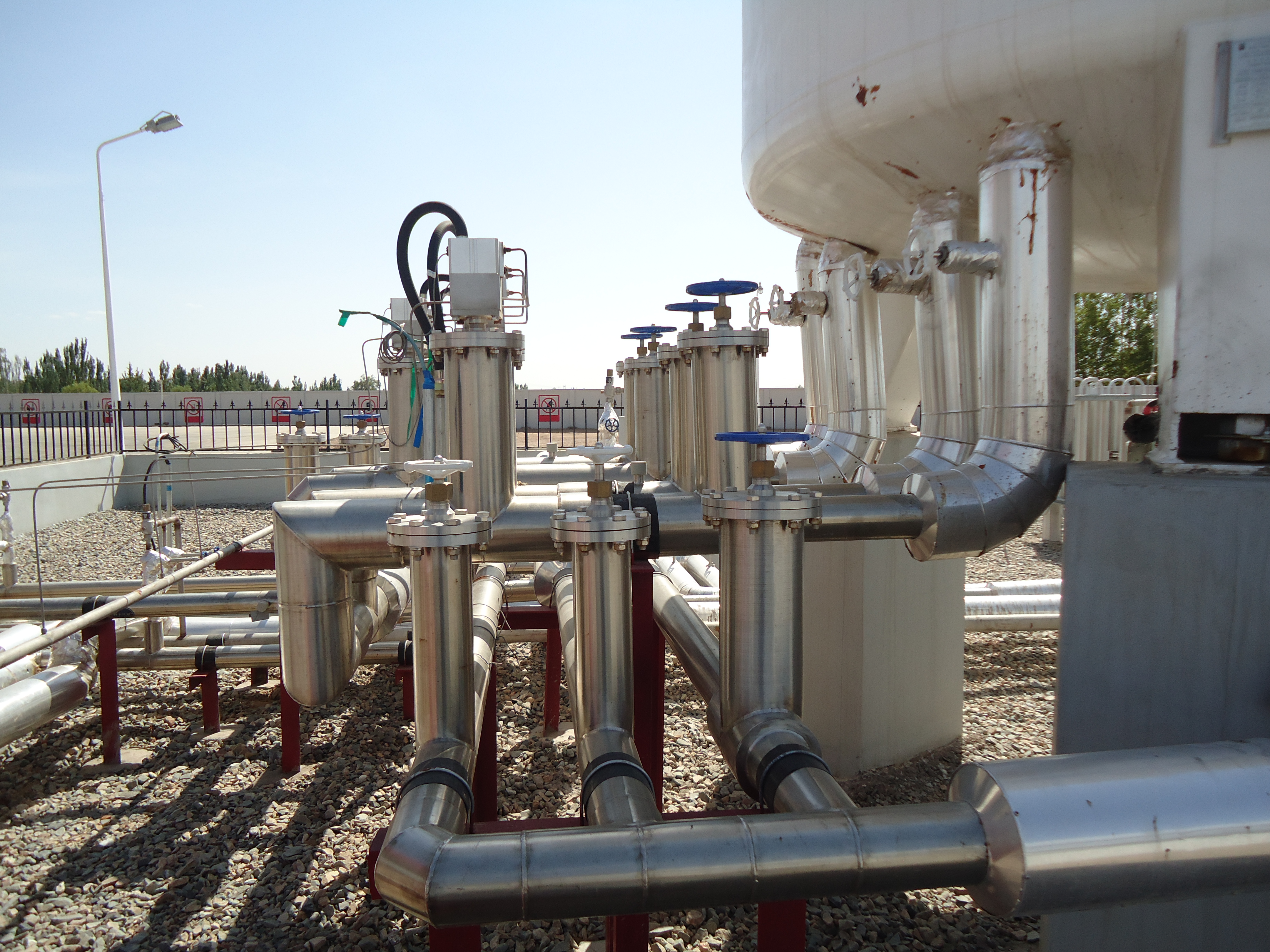 vacuum insulated pipe for LNG
